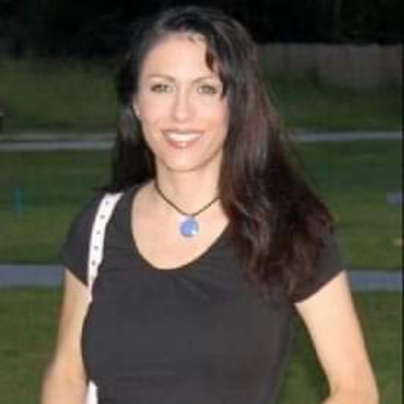 Meet your Posher, Natalie - Picture 1 of 4